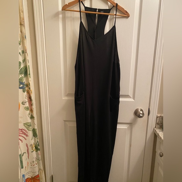 Dual Pocket Keyhole Back Jumpsuit x2 (ONE turquoise and ONE black jumpsuit) - Picture 11 of 11